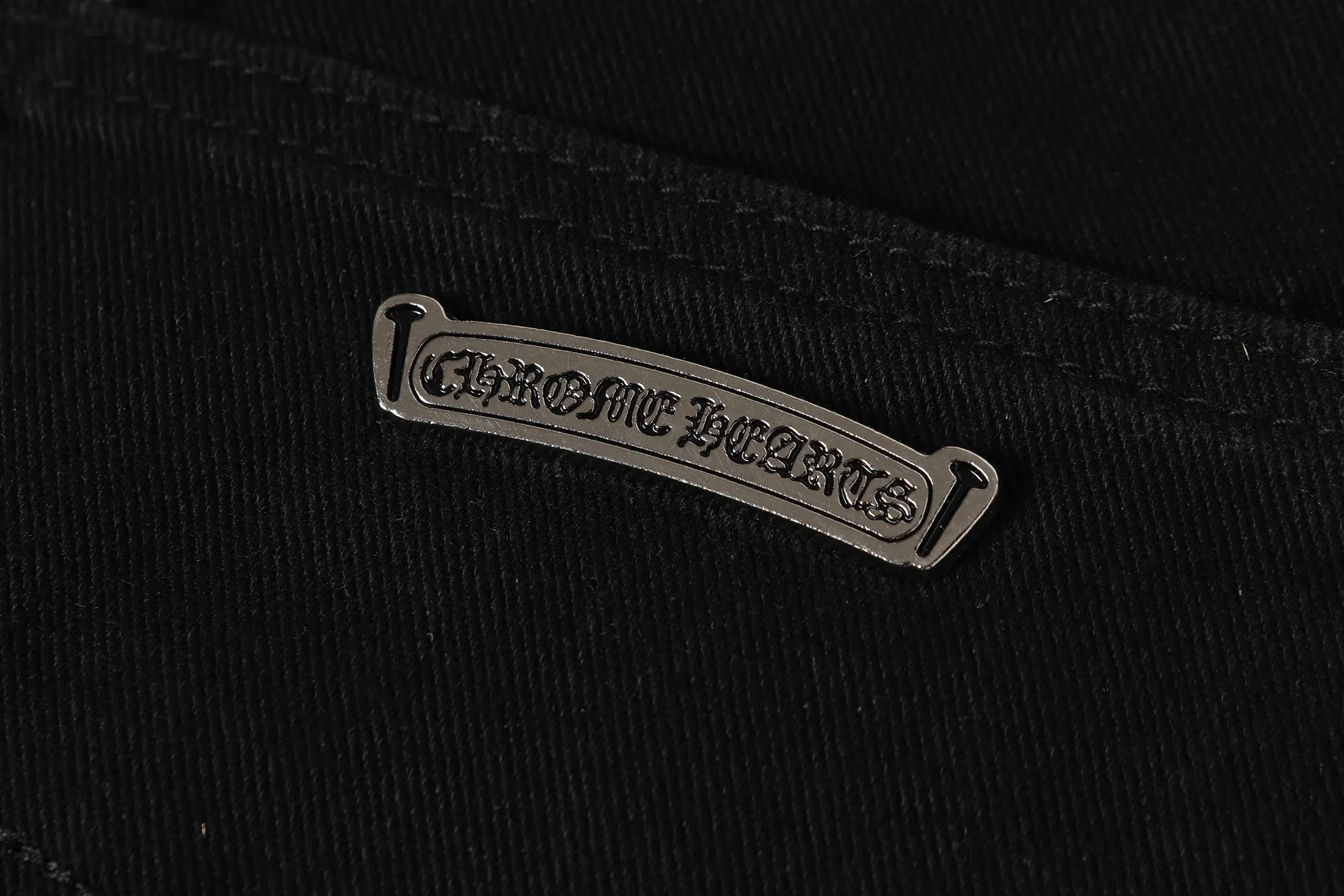 P270 Cross-border model, please do not place an order if you are pursuing quality - Chrome Hearts/Chrome Hearts Cross ✝️Leopard print embroidered washed jeans, trousers and casual pants - High weight, high density and high quality. The wool is soft, delicate and skin-friendly. It feels soft and silky. It has excellent warmth and skin-friendly properties - Custom-woven and dyed with no color difference. No matter the fabric or workmanship details, it beats the ordinary version on the market - Hardware zipper accessories are all customized, full of details -Colour: washed black -Size: 28 30 32 34 36